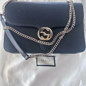 Gucci leather bag, black color with tags